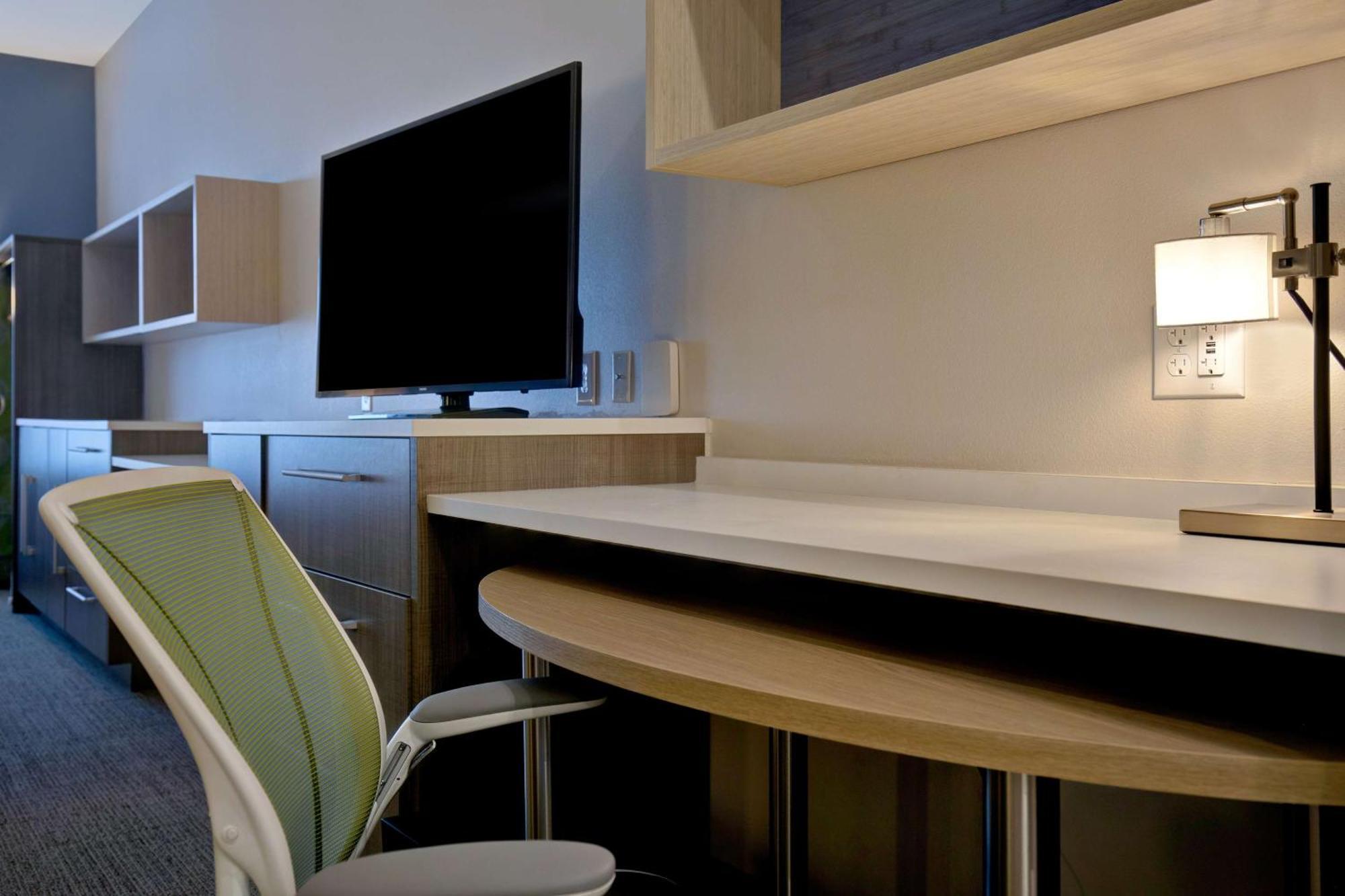 Home2 By Hilton Dallas 3*