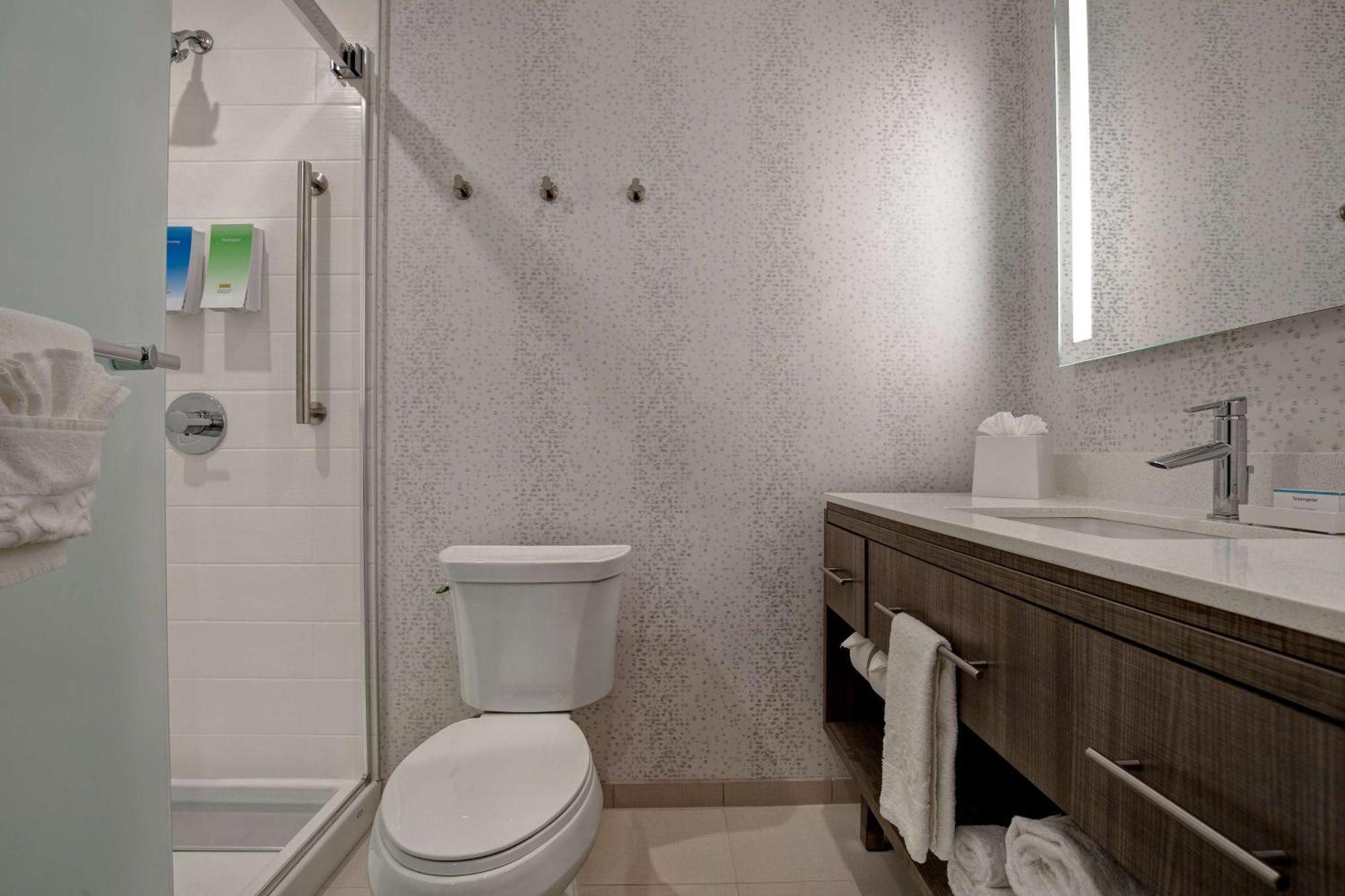 Home2 By Hilton Dallas 3*