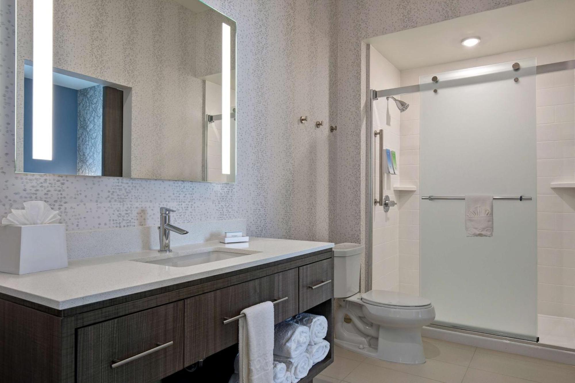 Home2 By Hilton Dallas 3*