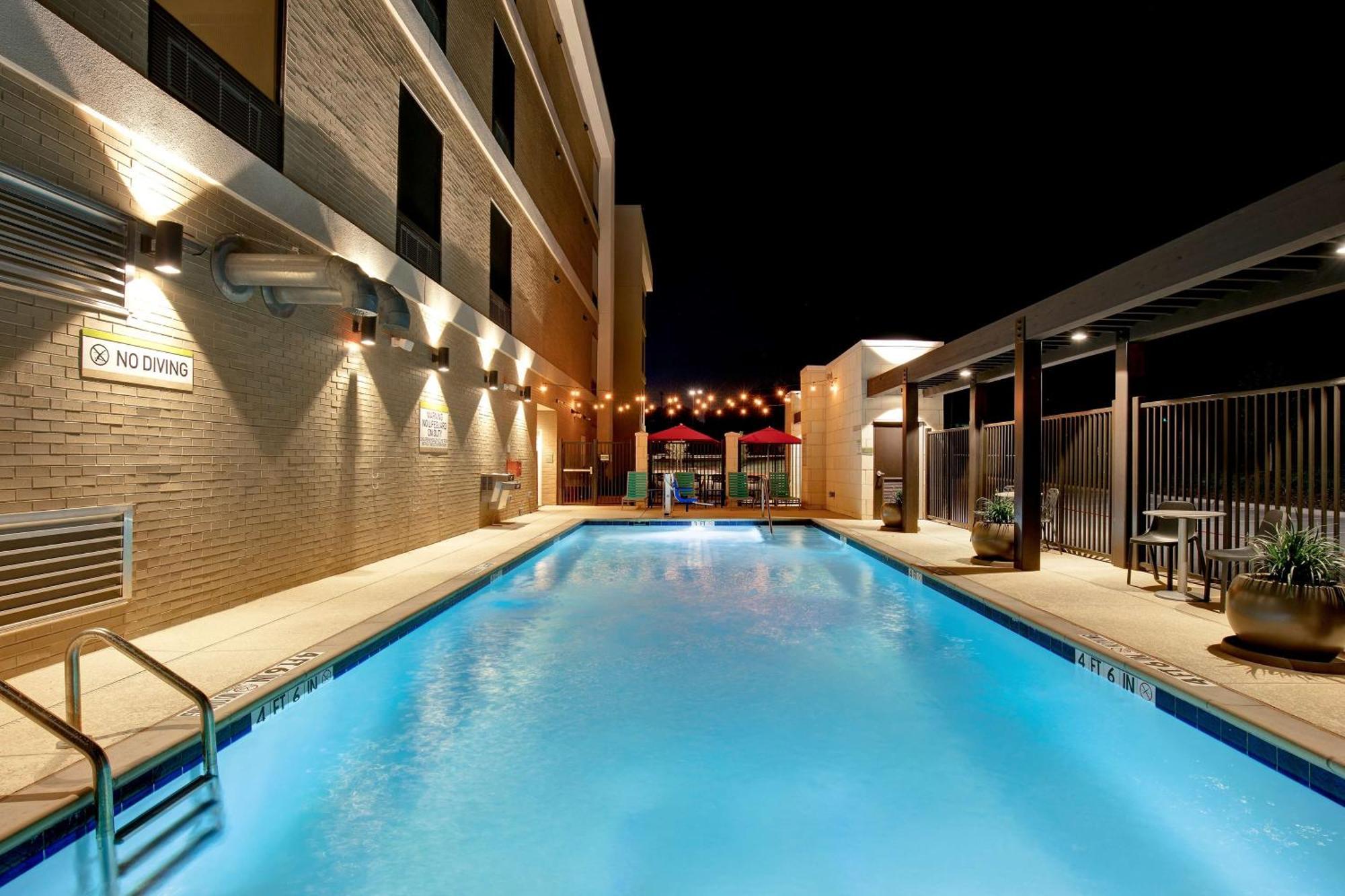 Home2 By Hilton Dallas Hotel 3*